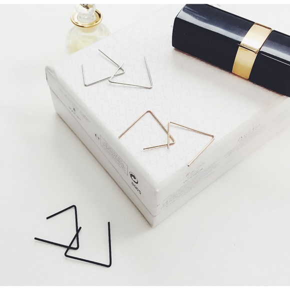 Minimalist Triangle String Stud Earrings - Picture 3 of 5